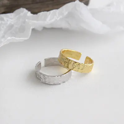 SELENE'S FOIL PATTERNED CONCAVE-CONVEX SILVER RING - OPHRASTUDIO