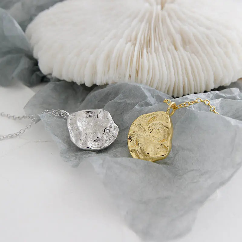 IRREGULAR ROCK CLAVICLE NECKLACE - OPHRASTUDIO