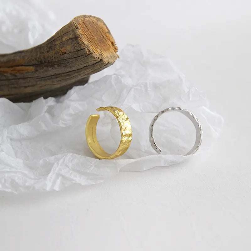 SELENE'S FOIL PATTERNED CONCAVE-CONVEX SILVER RING - OPHRASTUDIO