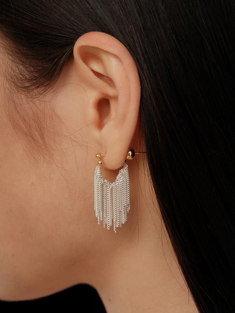 Whisper Tassel Earrings Lightweight elegance with a whisper of motion. These earrings feature fine tassel chains that sway gently with every step — effortless, graceful, unforgettable OPHRASTUDIO