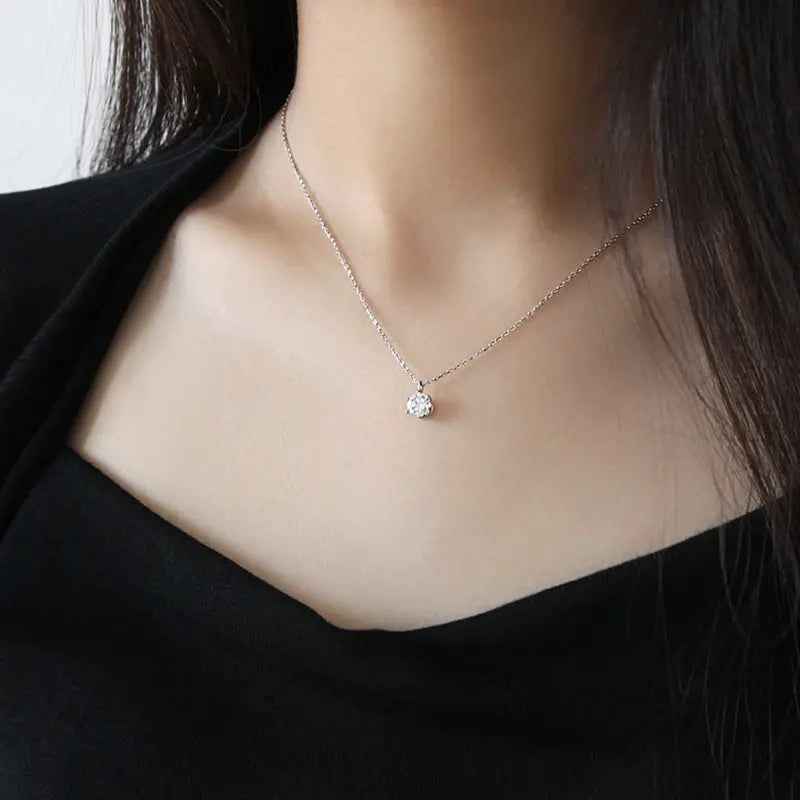 Diana's Single Zircon Silver Pendant Necklace