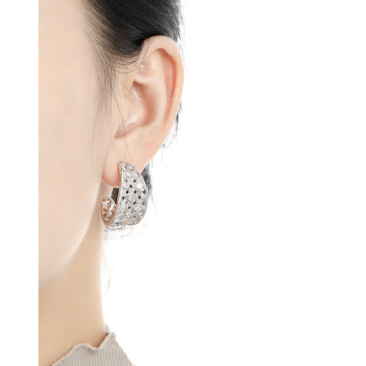 CURVED WOVEN MESH STUD EARRINGS OPHRASTUDIO