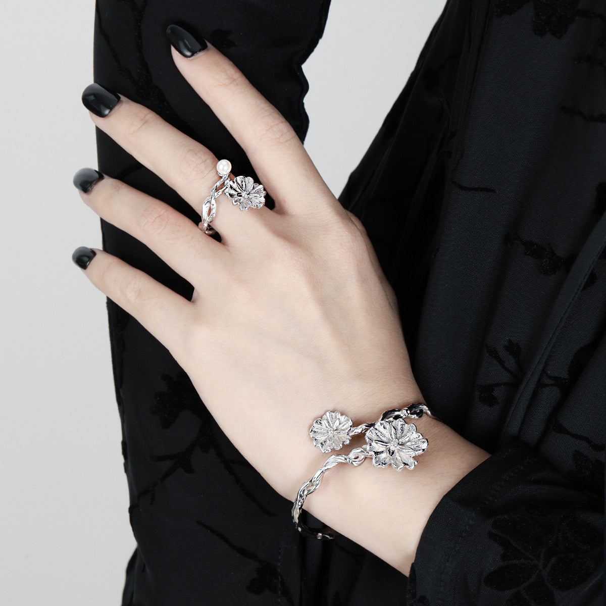LILIAN'S ZIRCON FLOWER BRACELET OPHRASTUDIO