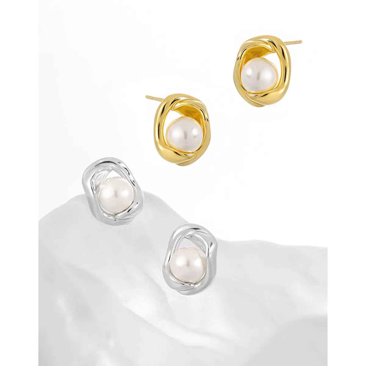 Le Silver Pearl Stud Earrings