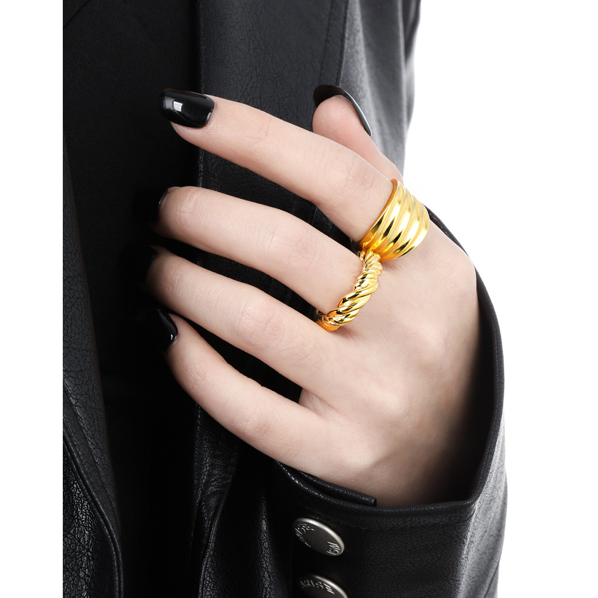 GUINEVERE'S TWIST SILVER RING OPHRASTUDIO