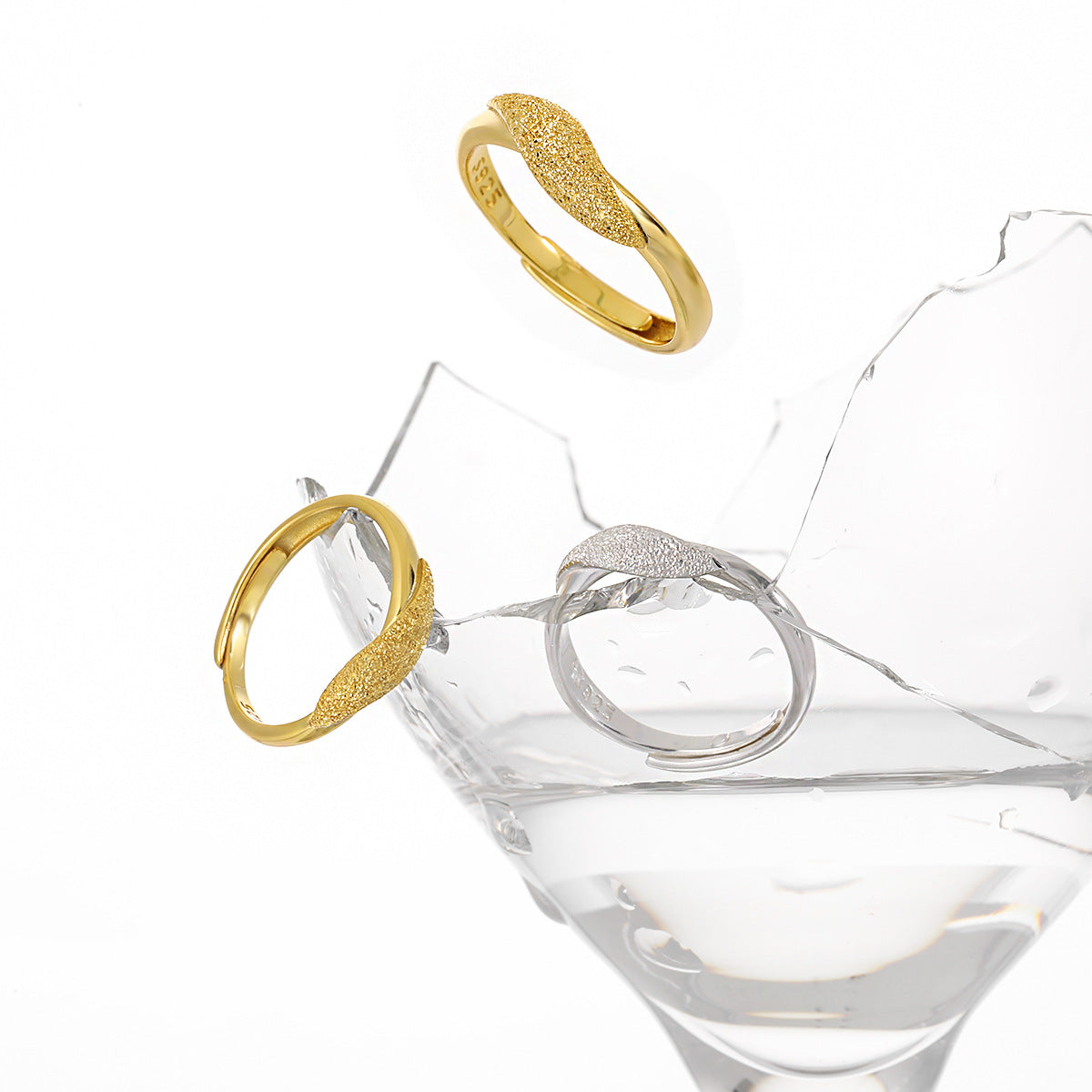 AURORA'S FROSTED LEAF SILVER RING OPHRASTUDIO
