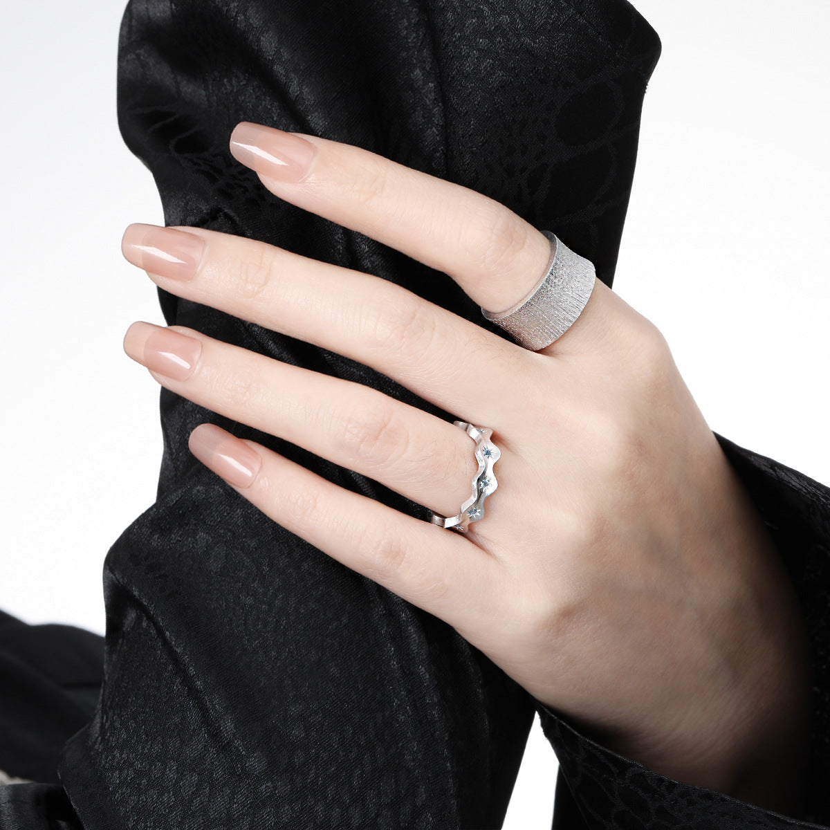 WAVE EDGE BRUSHED ZIRCON SILVER RING - OPHRASTUDIO