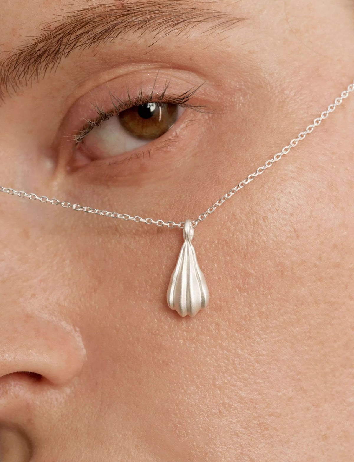 Valuri Wave Shell Silver Necklace OPHRASTUDIO
