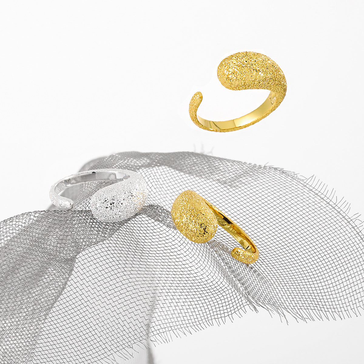 CINDERELLA'S SYMMETRIC GLITTER SILVER RING OPHRASTUDIO