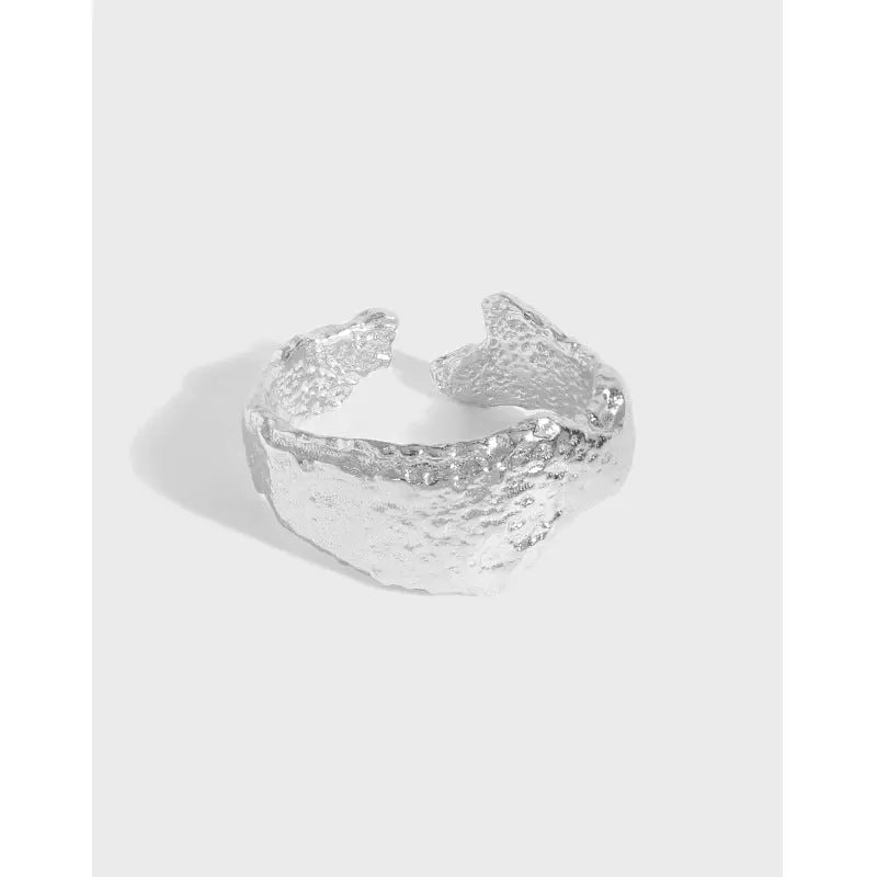 LYRA'S MINIMALIST TEXTURE SILVER RING - OPHRASTUDIO