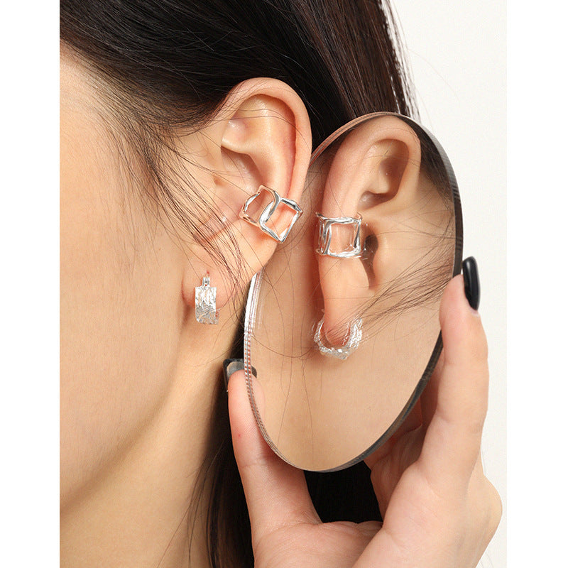 GEOMETRIC SQUARE HOLLOW EAR CLIP OPHRASTUDIO