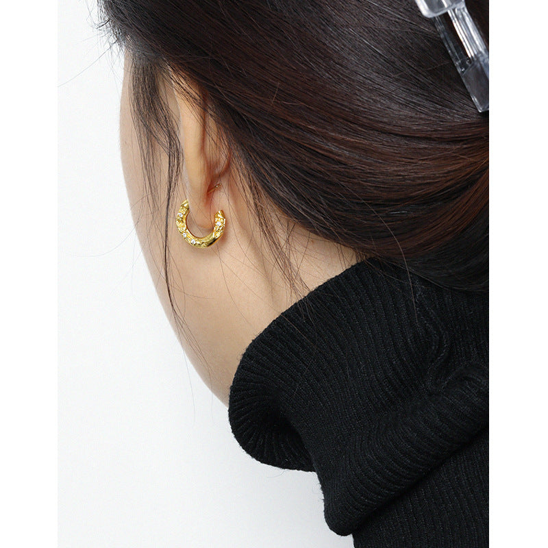 C-SHAPED MICRO-INLAID ZIRCON EARRINGS OPHRASTUDIO