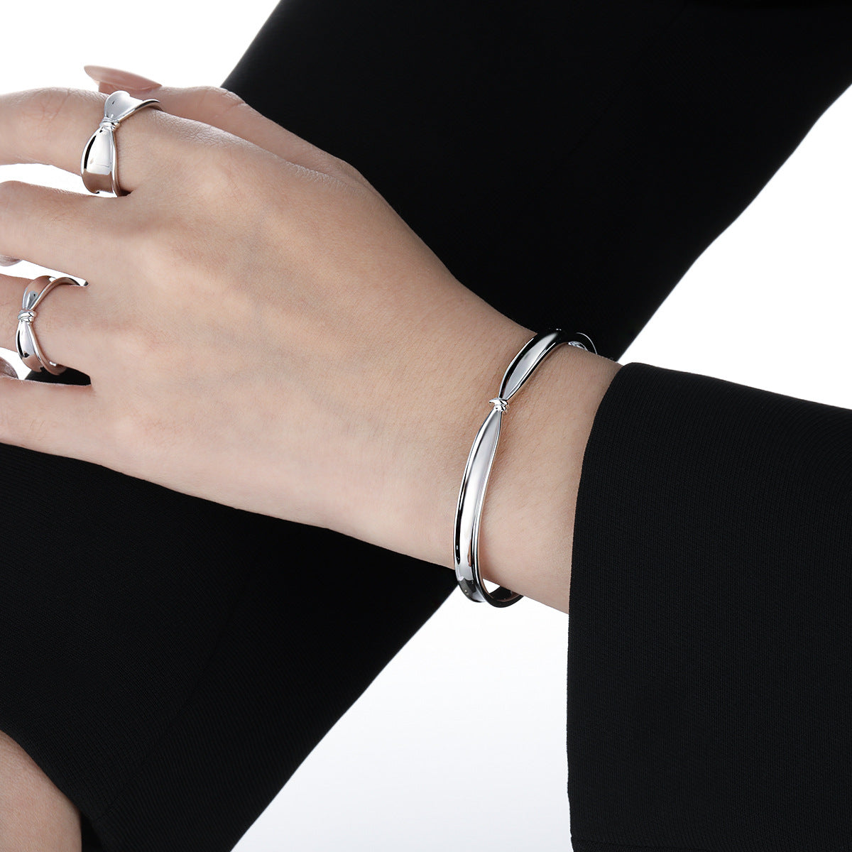 Polished Knot Sterling Silver Cuff Bracelet OPHRASTUDIO