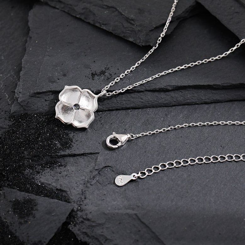Brushed Clover Pavé Zircon Pendant Necklace OPHRASTUDIO