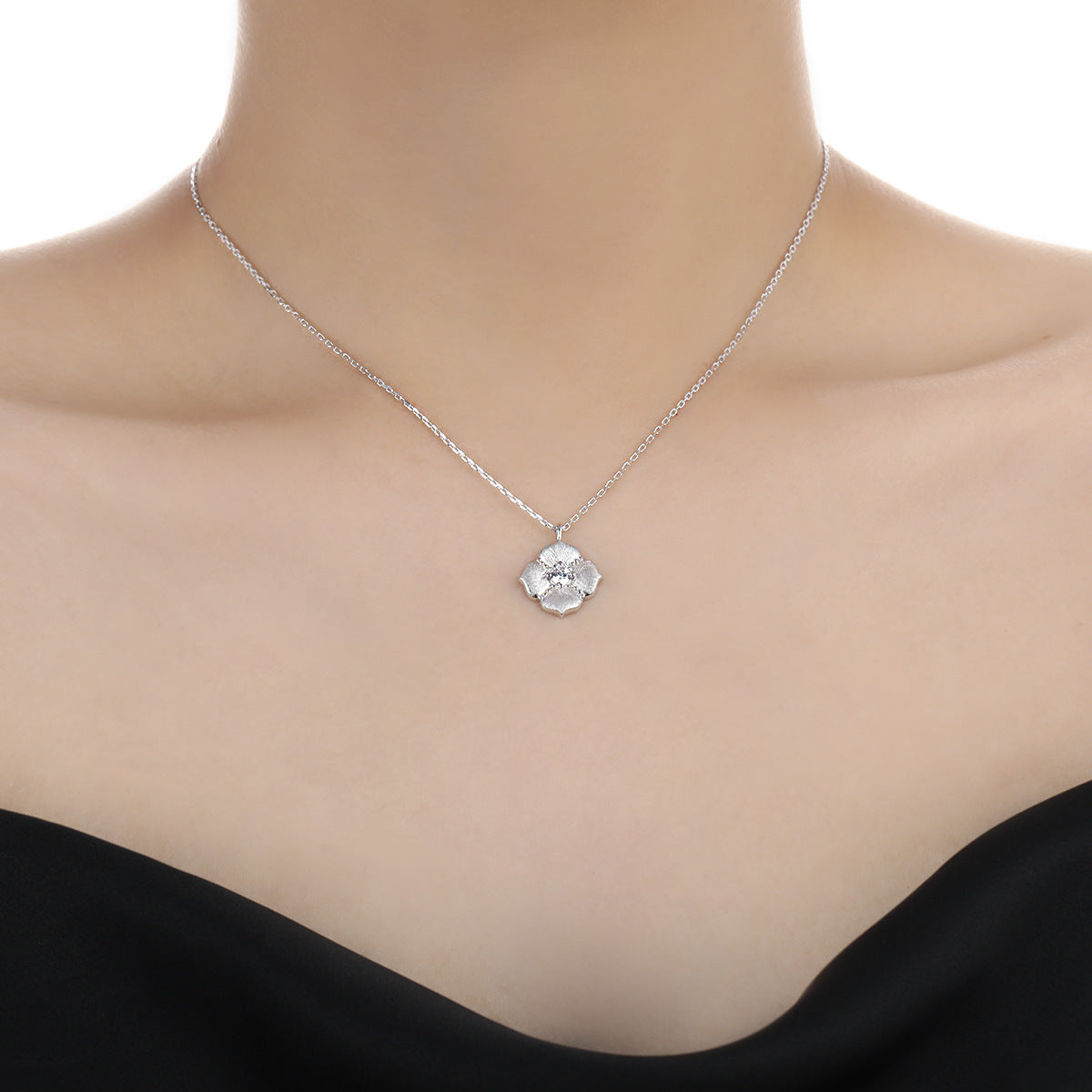 Brushed Clover Pavé Zircon Pendant Necklace OPHRASTUDIO