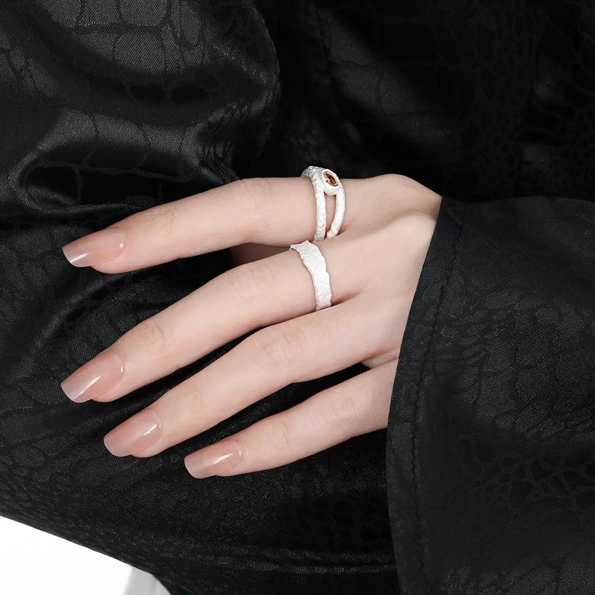 FROSTED ELEGANCE RING - OPHRASTUDIO
