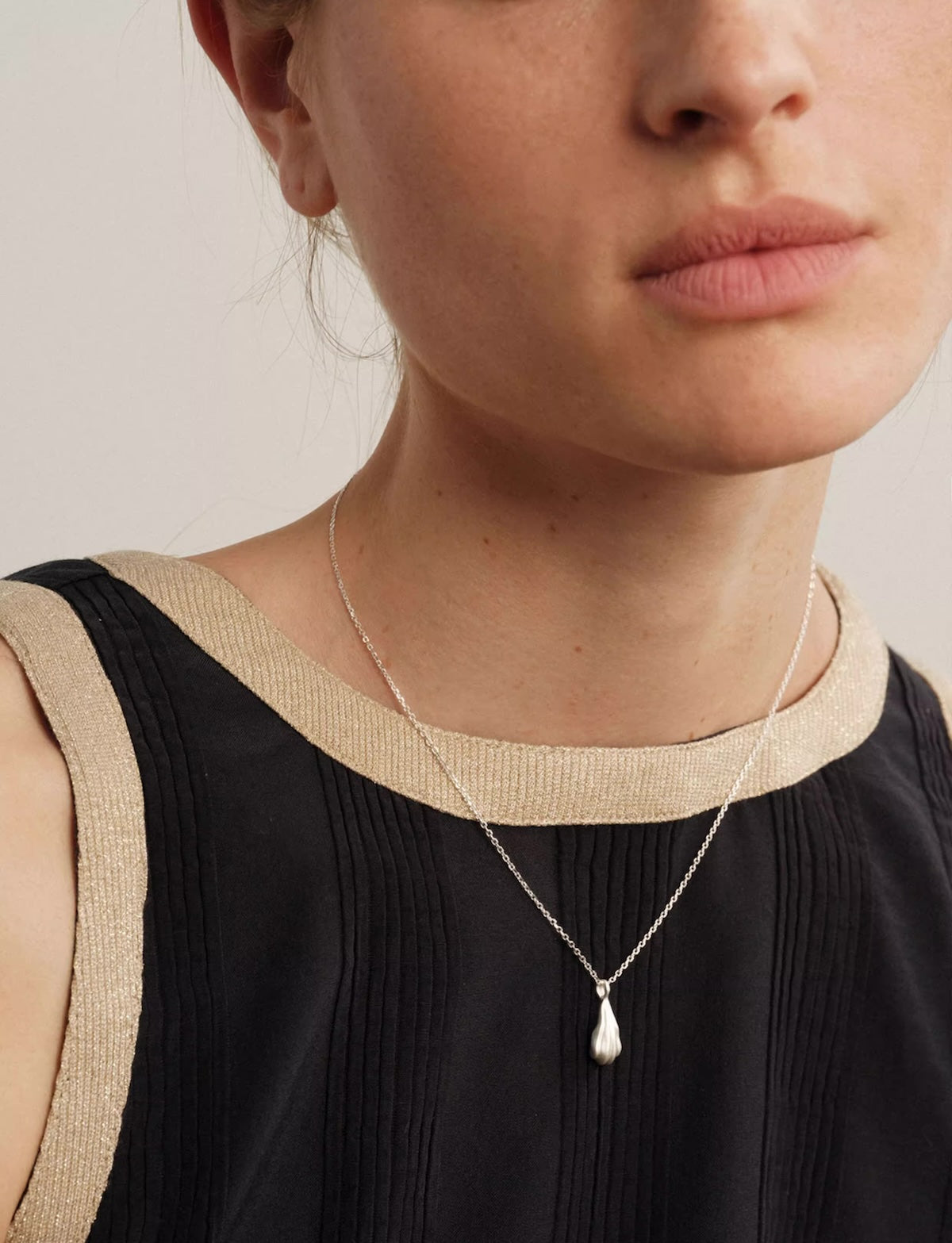 Valuri Wave Shell Silver Necklace OPHRASTUDIO