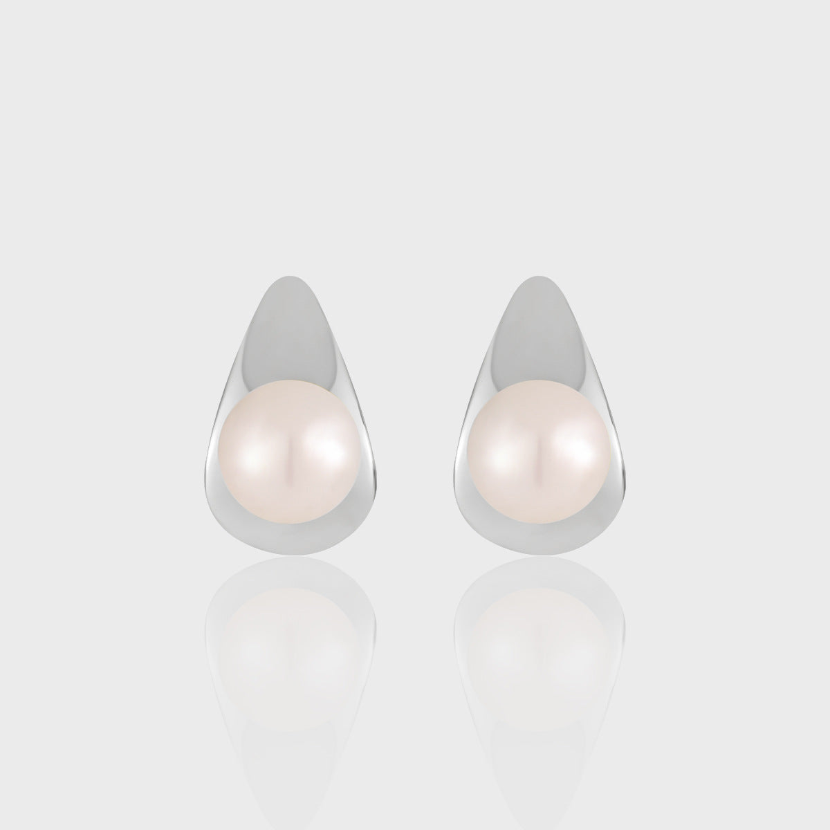 OPHELIA'S GEOMETRIC PEARL STUD EARRINGS OPHRASTUDIO