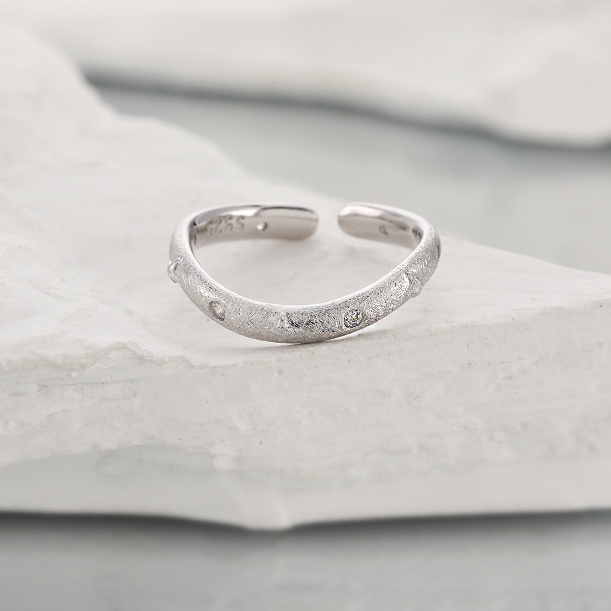 Brushed Wave Zircon Silver Stacking Ring OPHRASTUDIO