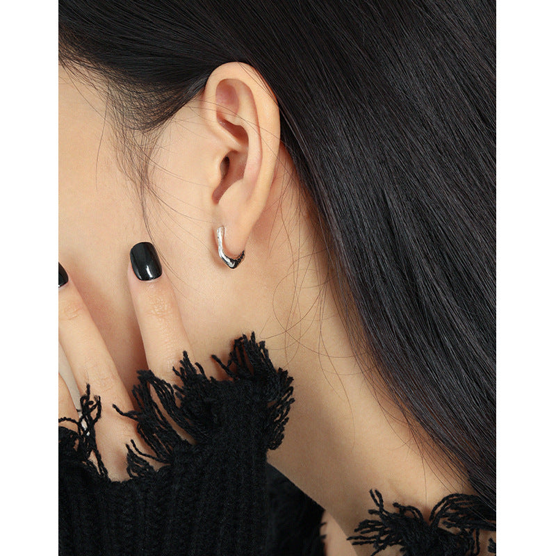 IRREGULAR SURFACE U-SHAPED EARRINGS OPHRASTUDIO