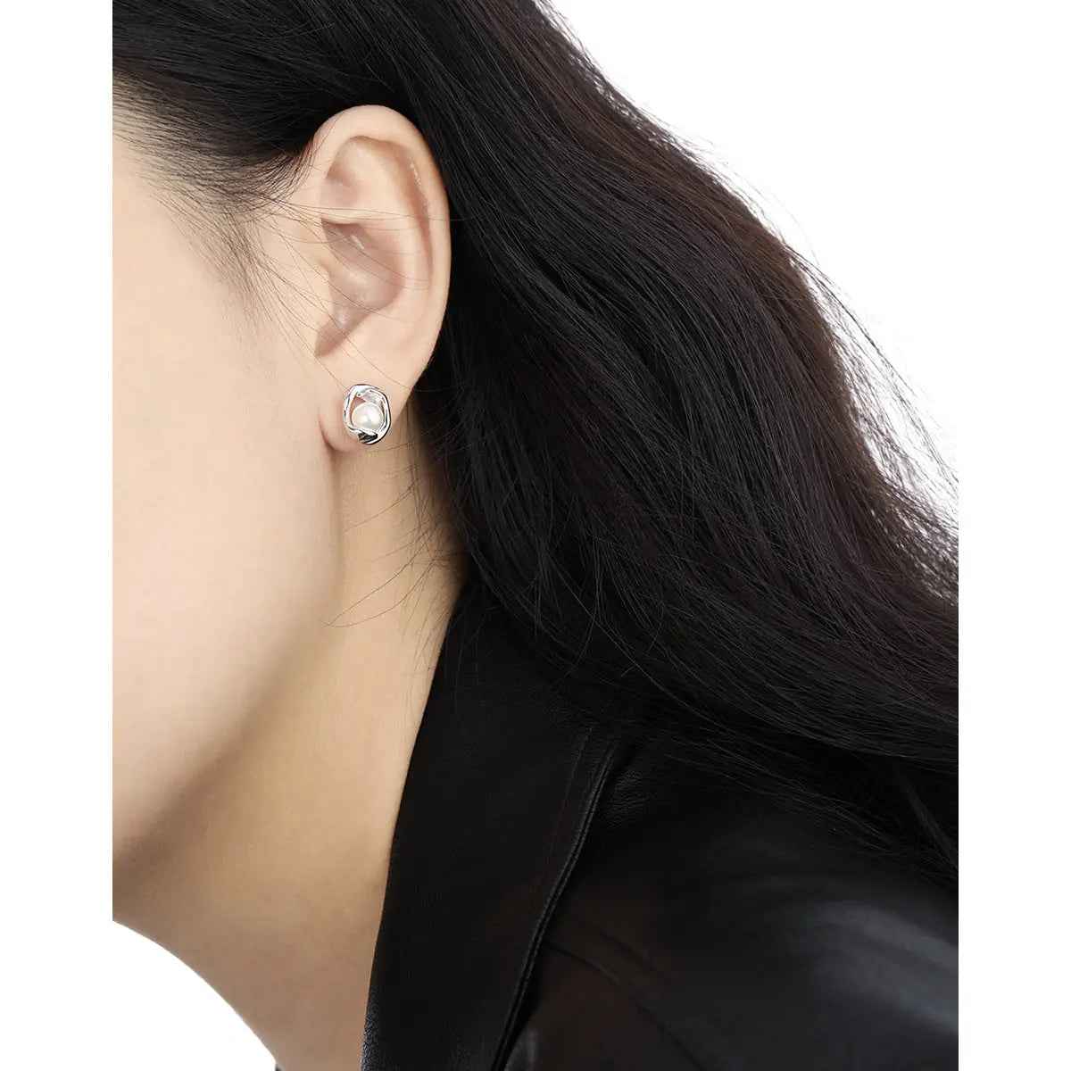 Le Silver Pearl Stud Earrings