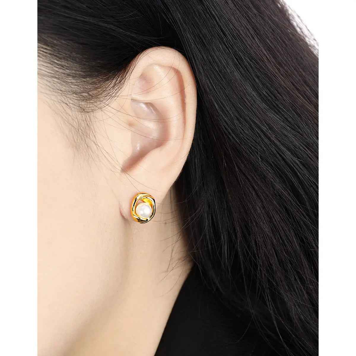 Le Silver Pearl Stud Earrings