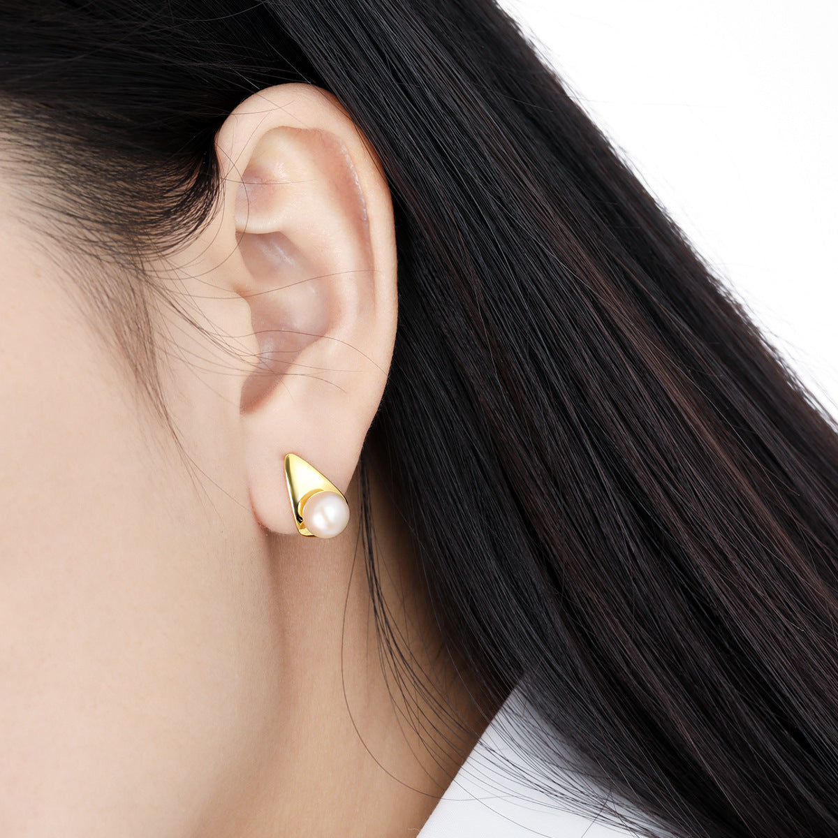 OPHELIA'S GEOMETRIC PEARL STUD EARRINGS OPHRASTUDIO