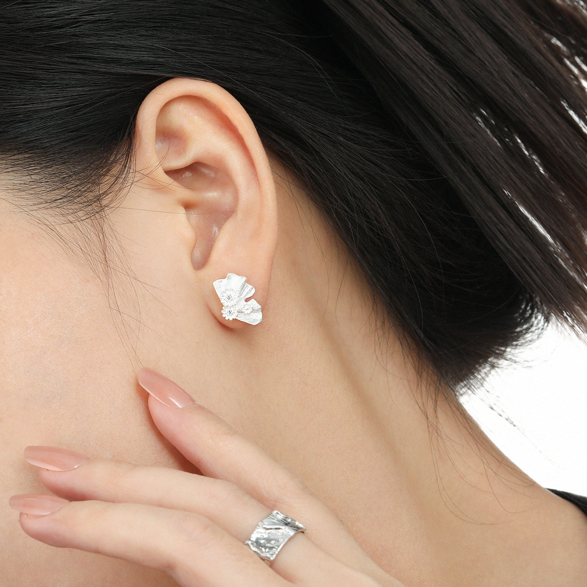 ISLA'S FAN-SHAPED FLOWER ZIRCON SILVER EAR STUDS - OPHRASTUDIO