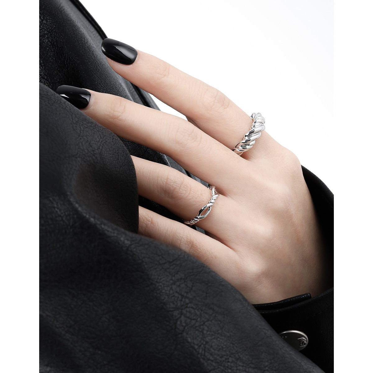 GUINEVERE'S TWIST SILVER RING OPHRASTUDIO