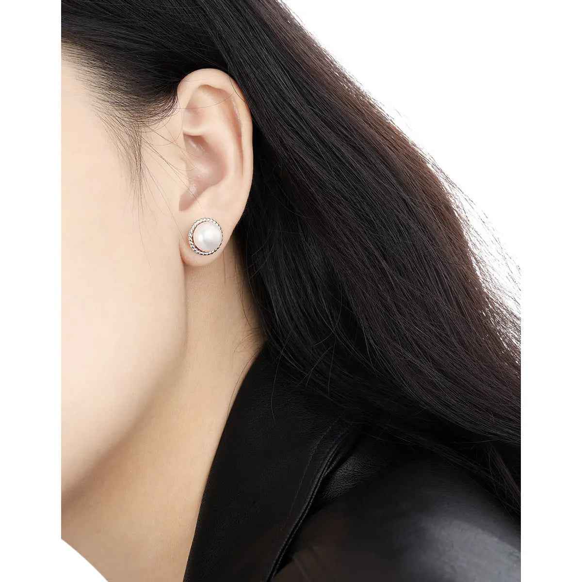 Silver Thread-Edged Silver Pearl Stud Earrings