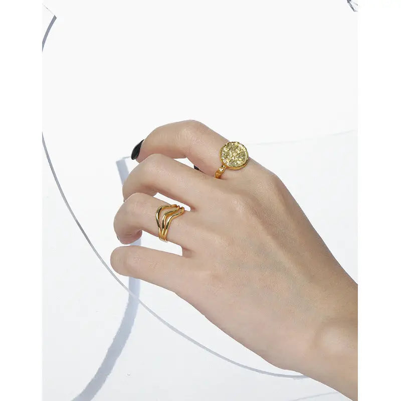 NYMPHEA'S WAVY TEXTURE SILVER RING - OPHRASTUDIO