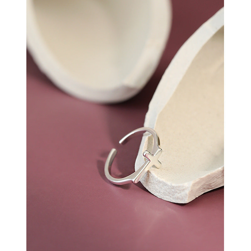 SLEEK SILVER CROSS RING OPHRASTUDIO