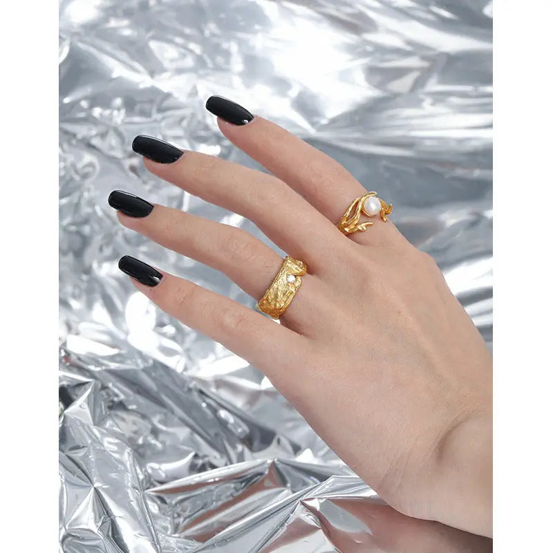 ARIADNE'S ZIRCON TEXTURE SILVER RING - OPHRASTUDIO