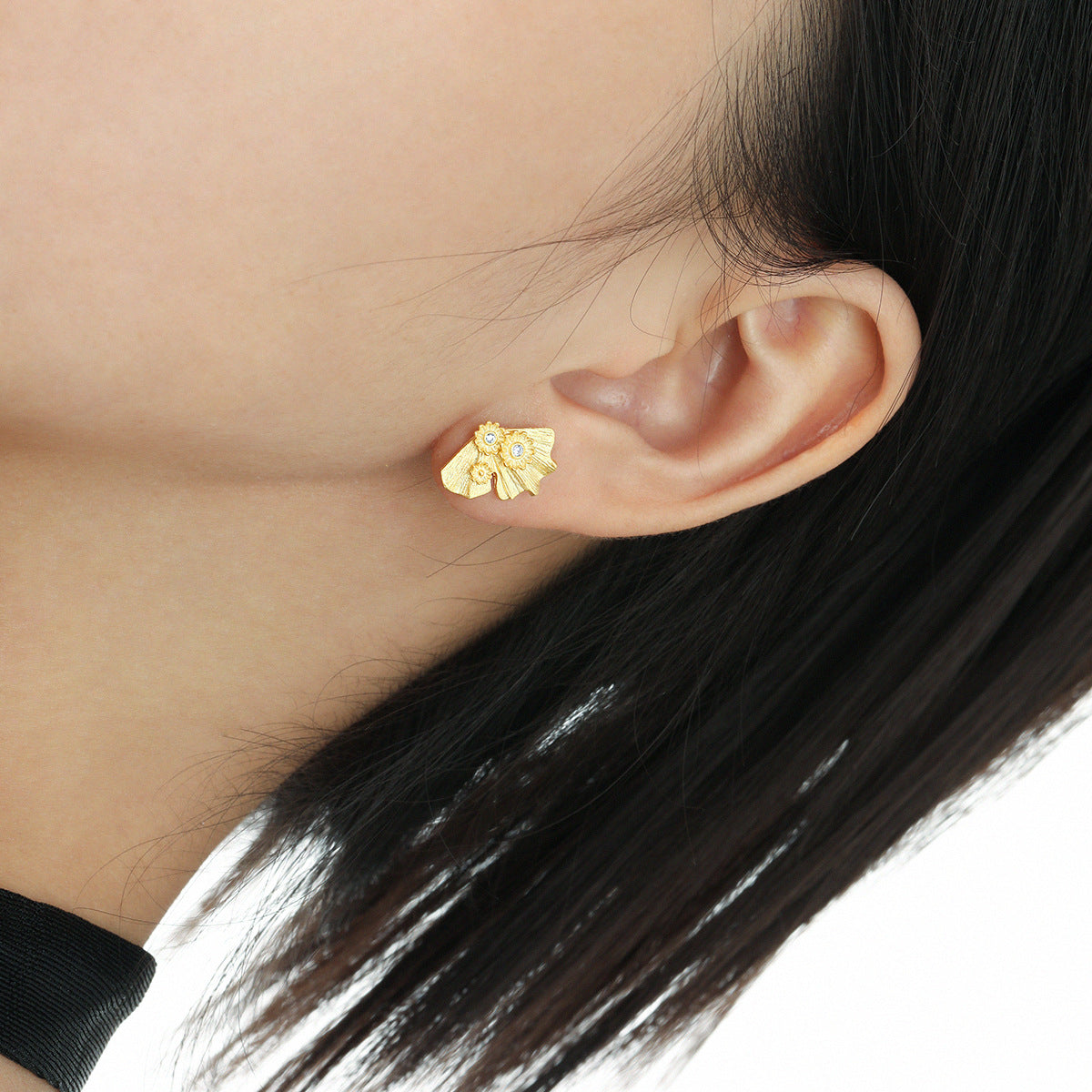 ISLA'S FAN-SHAPED FLOWER ZIRCON SILVER EAR STUDS - OPHRASTUDIO