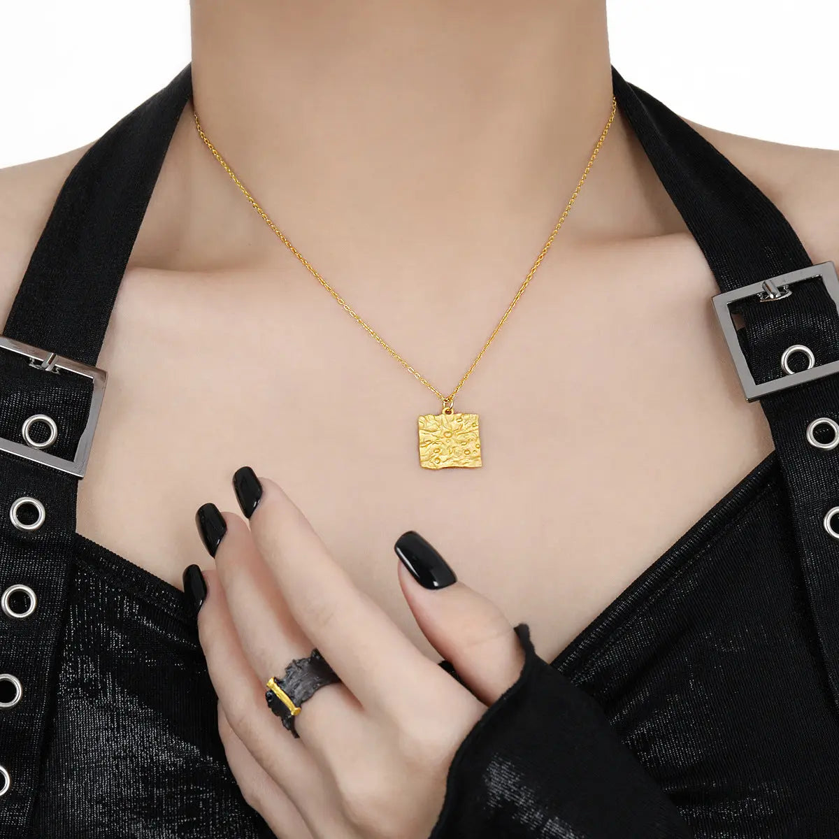GEOMETRIC SQUARE NECKLACE - OPHRASTUDIO