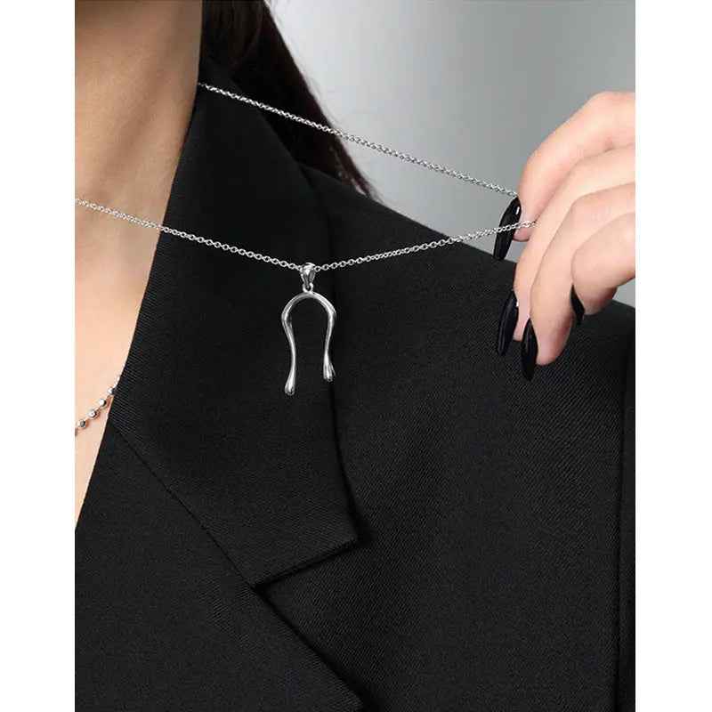Ariadne's U-Shaped Silver Pendant Necklace