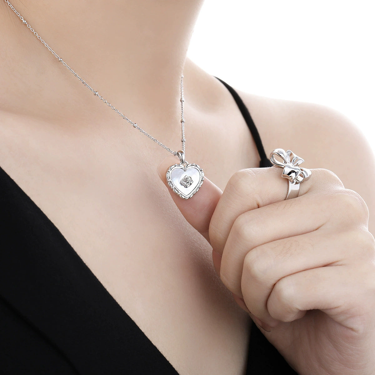 SILVER ROSE HEART NECKLACE - OPHRASTUDIO