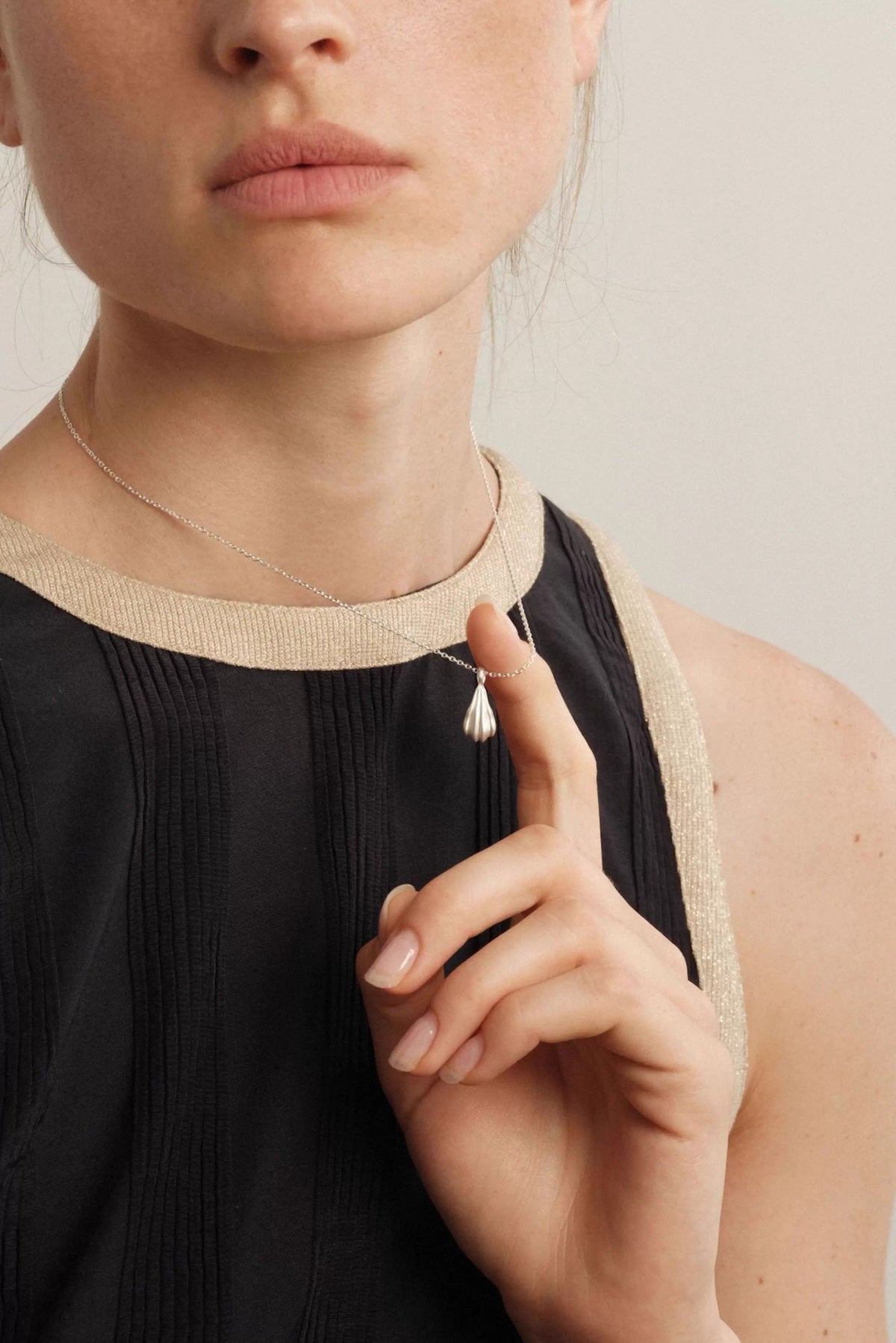 Valuri Wave Shell Silver Necklace OPHRASTUDIO