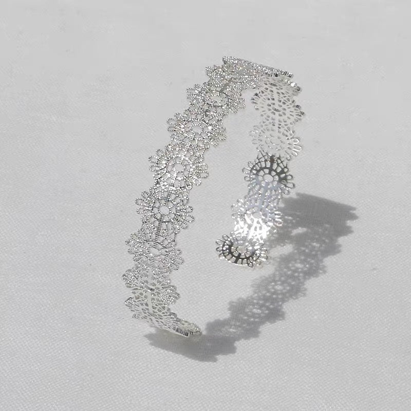 Lace-Pattern Open Cuff Bracelet OPHRASTUDIO