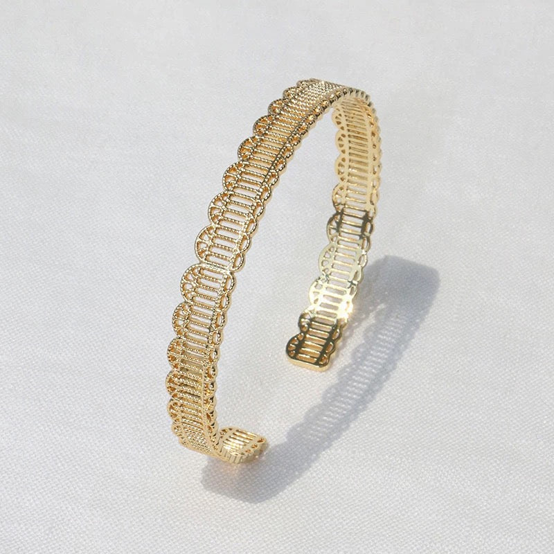 Lace-Pattern Open Cuff Bracelet OPHRASTUDIO
