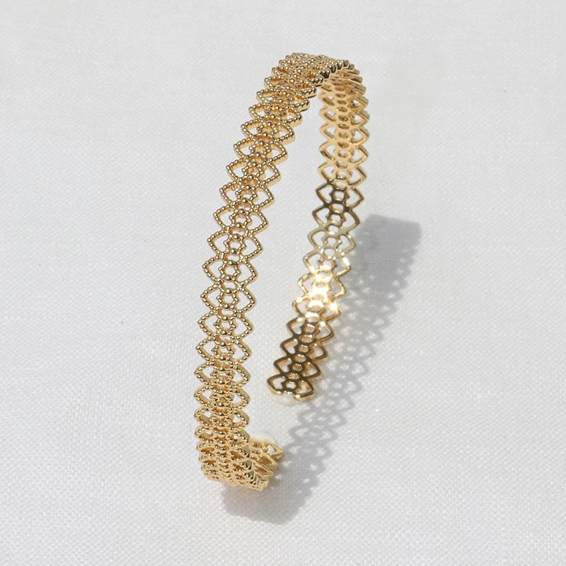 Lace-Pattern Open Cuff Bracelet OPHRASTUDIO