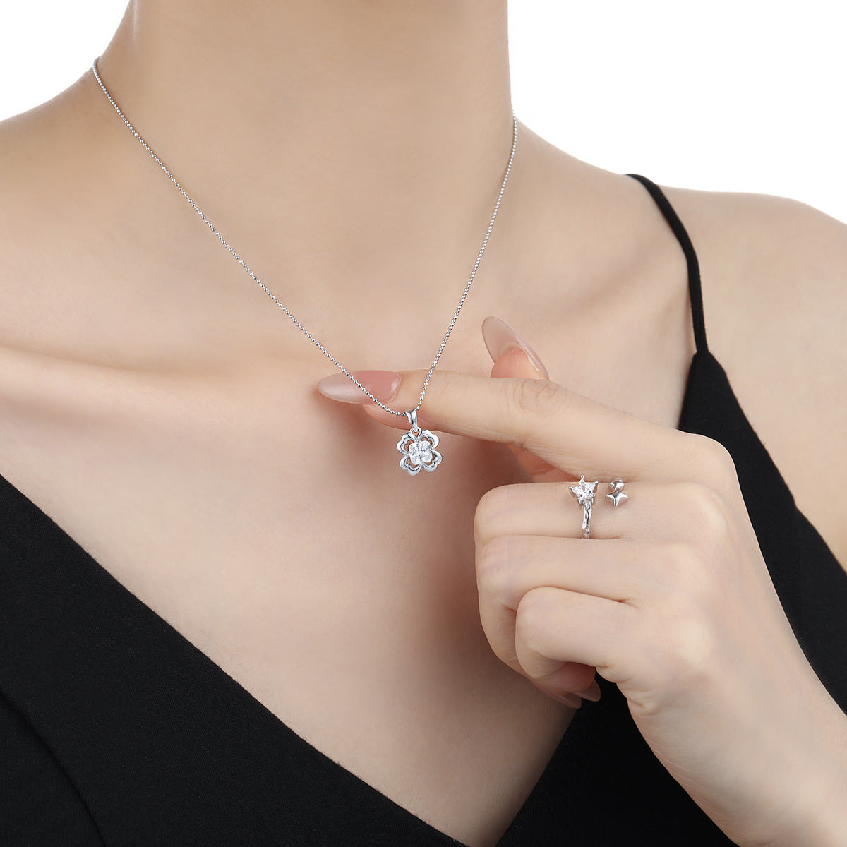 Lucky Clover Blossom Necklace OPHRASTUDIO