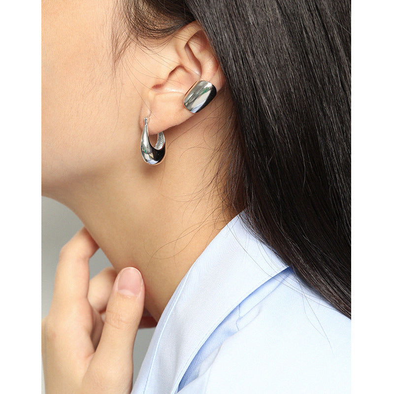 Geometric U-Curve Hoop Earrings OPHRASTUDIO