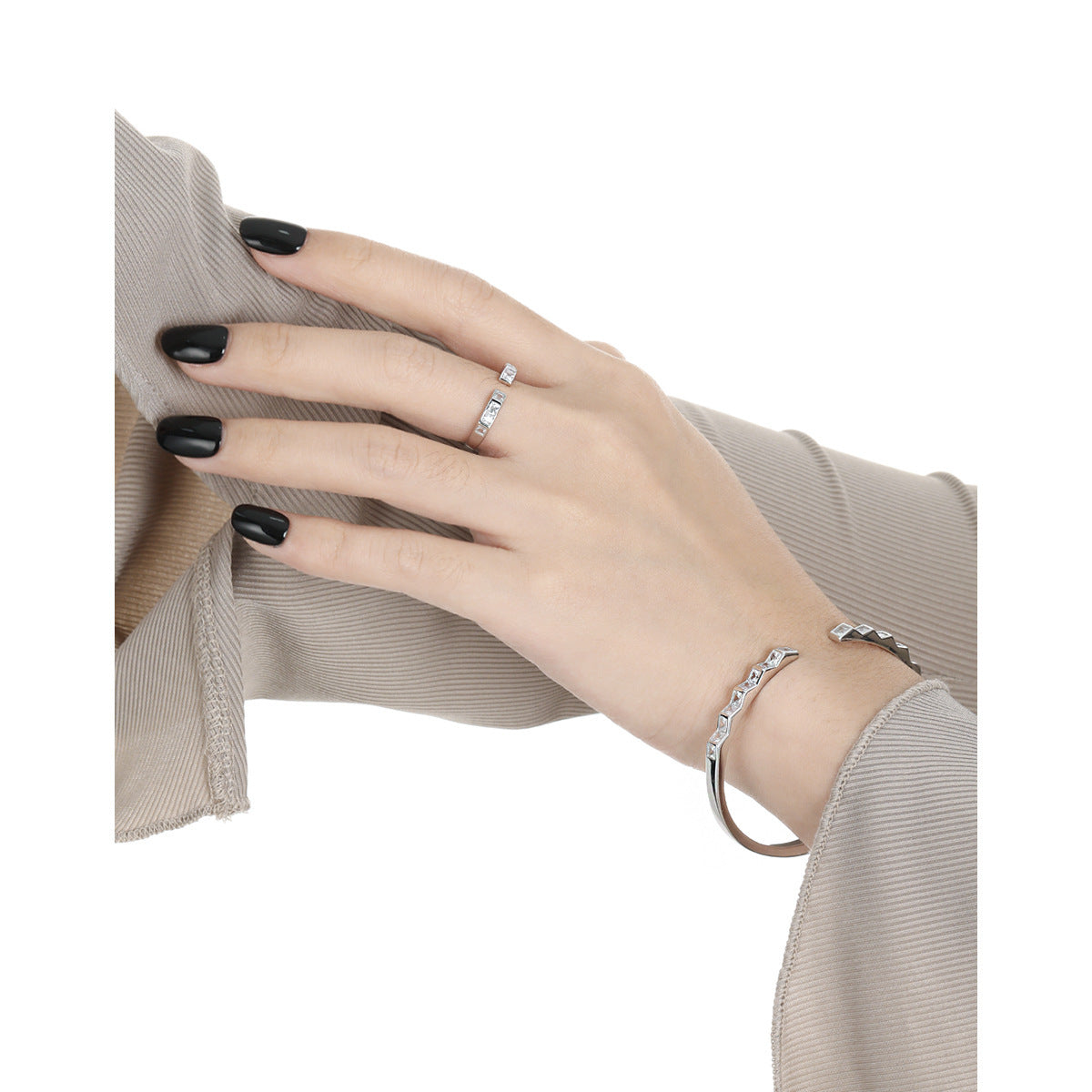 Geometric Square-Cut Open Cuff Bracelet OPHRASTUDIO